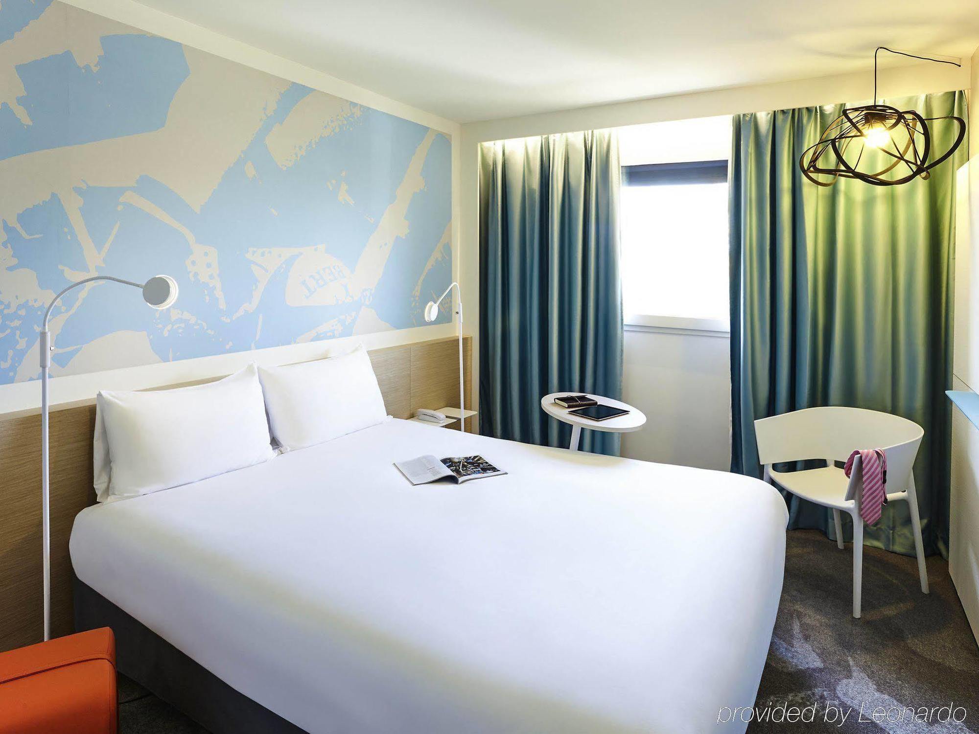 Ibis Styles Nord Sesquieres Hotel